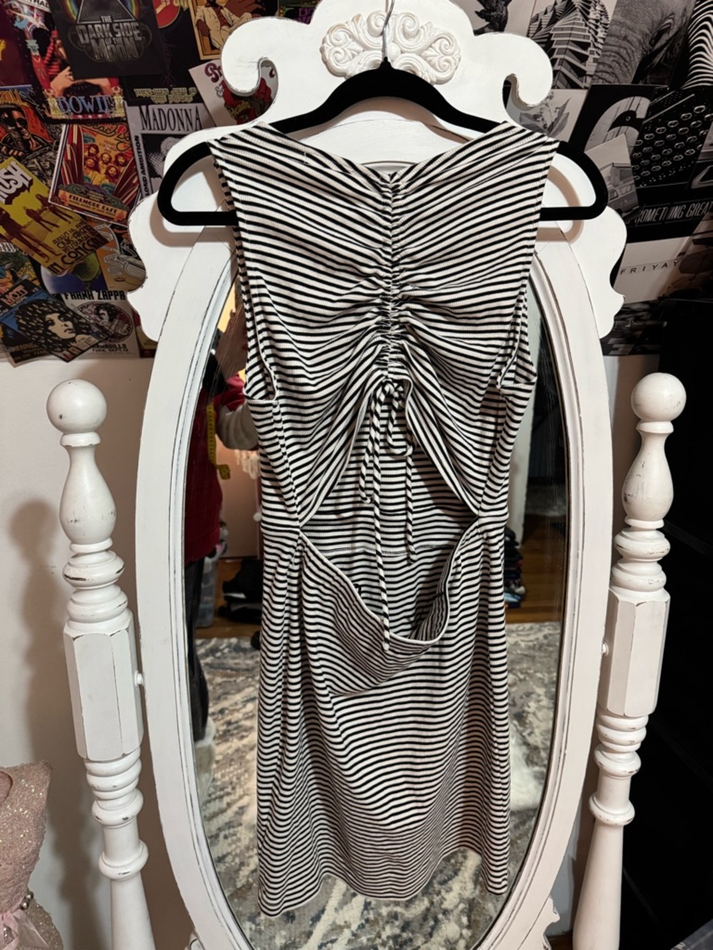 🩷 $5 items for $25 Minimum. GB Women’s Black and White Striped Backless Sleevele